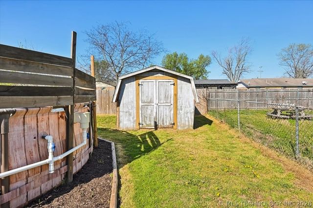 1212 S A Street, Skiatook, OK 74070