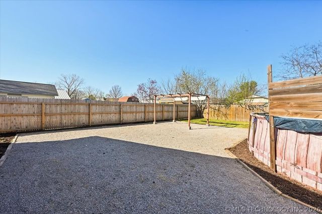 1212 S A Street, Skiatook, OK 74070