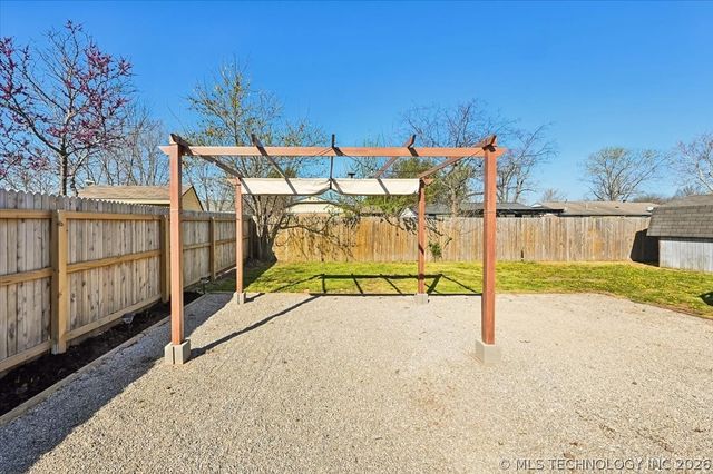 1212 S A Street, Skiatook, OK 74070