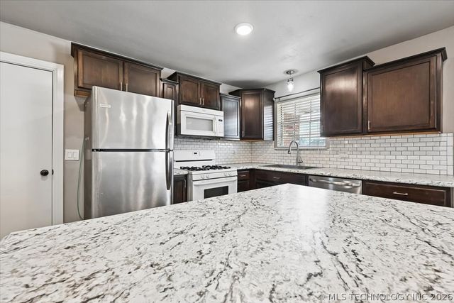 1212 S A Street, Skiatook, OK 74070