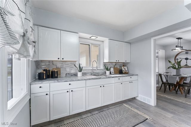 4260 Logan Way, Youngstown, OH 44505