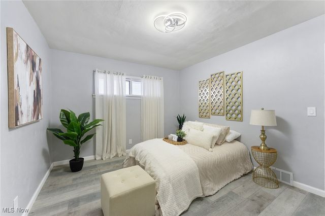 4260 Logan Way, Youngstown, OH 44505