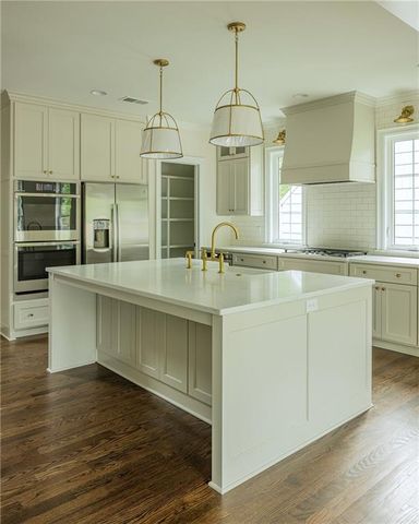 5213 W 70th Terrace, Prairie Village, KS 66208