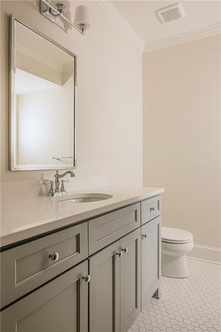 5213 W 70th Terrace, Prairie Village, KS 66208
