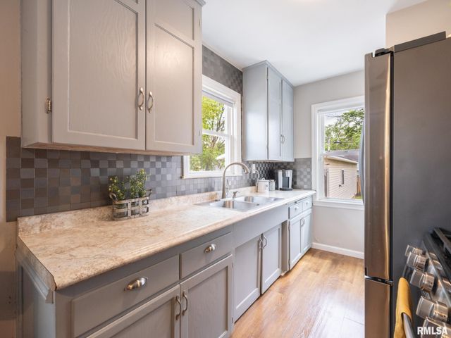 2026 W HEADING Avenue, West Peoria, IL 61604
