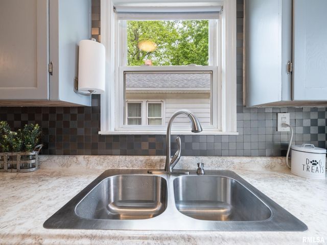 2026 W HEADING Avenue, West Peoria, IL 61604