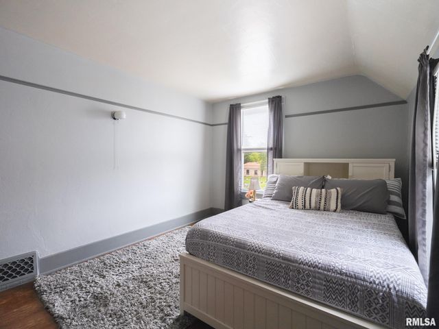 2026 W HEADING Avenue, West Peoria, IL 61604