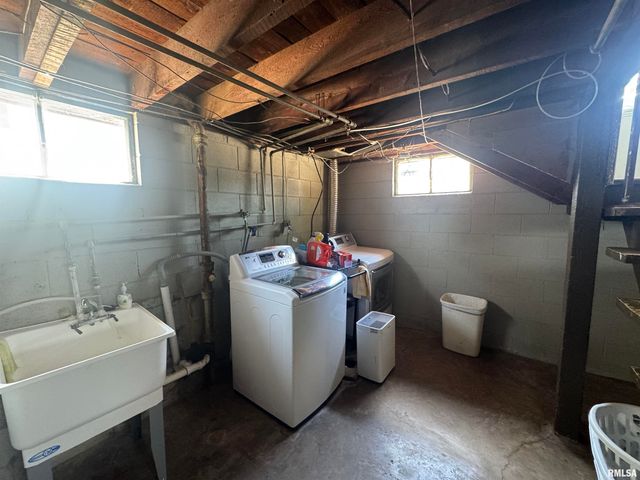 2026 W HEADING Avenue, West Peoria, IL 61604