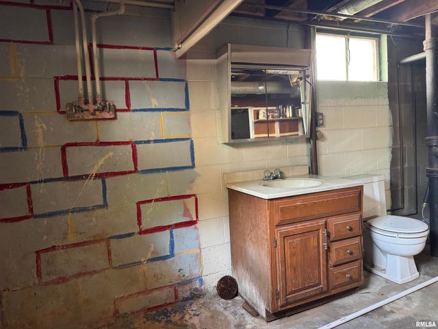 2026 W HEADING Avenue, West Peoria, IL 61604