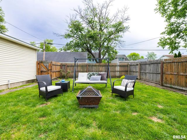 2026 W HEADING Avenue, West Peoria, IL 61604