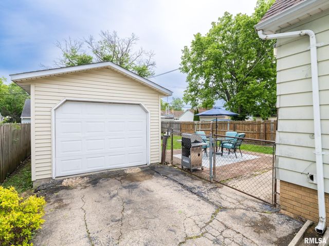 2026 W HEADING Avenue, West Peoria, IL 61604