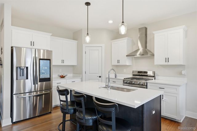 15365 Eton Pointe Drive, Clinton Charter Township, MI 48035