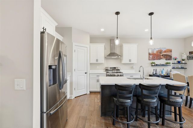 15365 Eton Pointe Drive, Clinton Charter Township, MI 48035