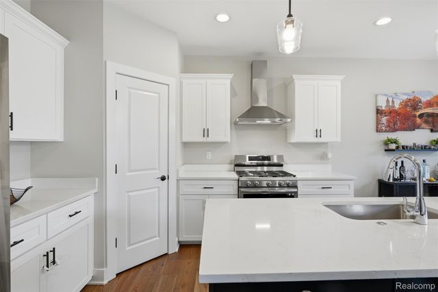 15365 Eton Pointe Drive, Clinton Charter Township, MI 48035
