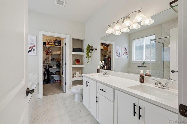15365 Eton Pointe Drive, Clinton Charter Township, MI 48035