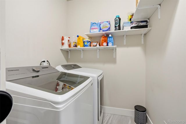 15365 Eton Pointe Drive, Clinton Charter Township, MI 48035