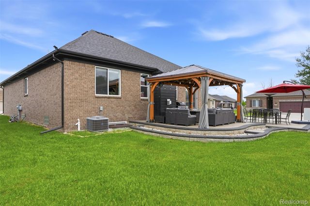 15365 Eton Pointe Drive, Clinton Charter Township, MI 48035