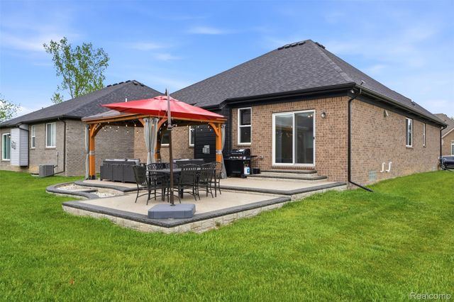 15365 Eton Pointe Drive, Clinton Charter Township, MI 48035