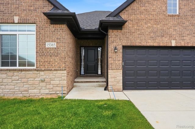 15365 Eton Pointe Drive, Clinton Charter Township, MI 48035