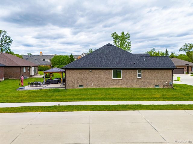 15365 Eton Pointe Drive, Clinton Charter Township, MI 48035