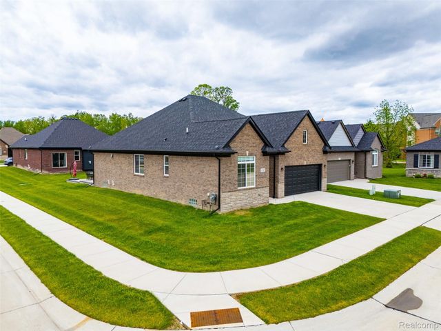 15365 Eton Pointe Drive, Clinton Charter Township, MI 48035
