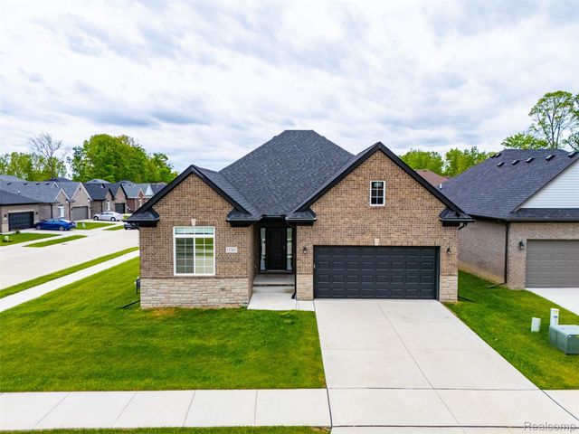 15365 Eton Pointe Drive, Clinton Charter Township, MI 48035