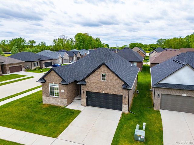 15365 Eton Pointe Drive, Clinton Charter Township, MI 48035