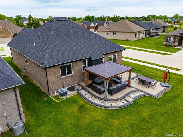 15365 Eton Pointe Drive, Clinton Charter Township, MI 48035
