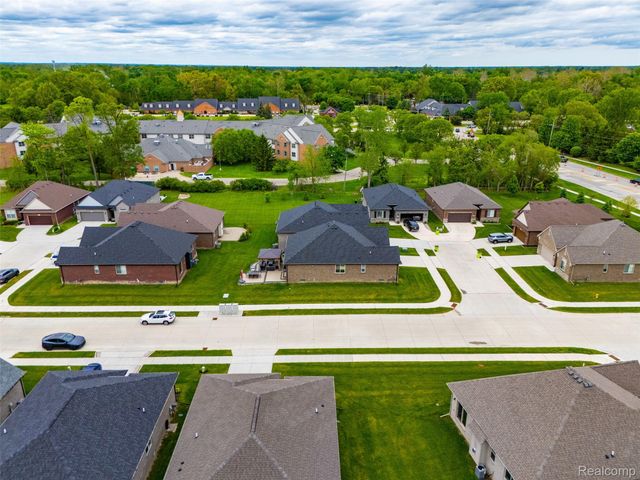 15365 Eton Pointe Drive, Clinton Charter Township, MI 48035