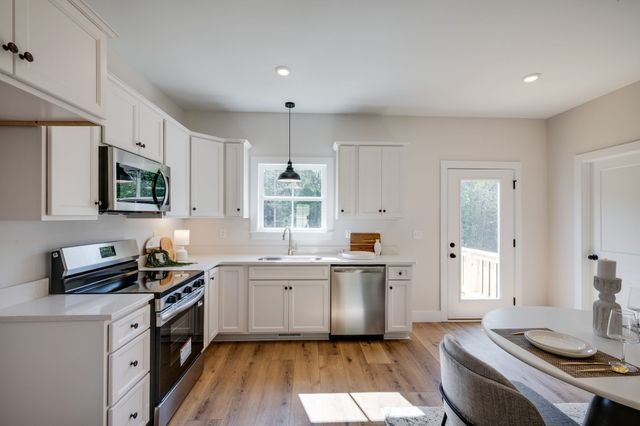 1268 Old County House Road, Charlotte, TN 37036
