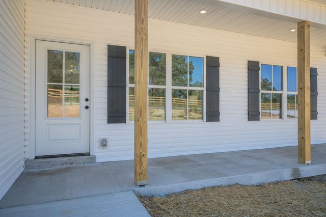 1268 Old County House Road, Charlotte, TN 37036