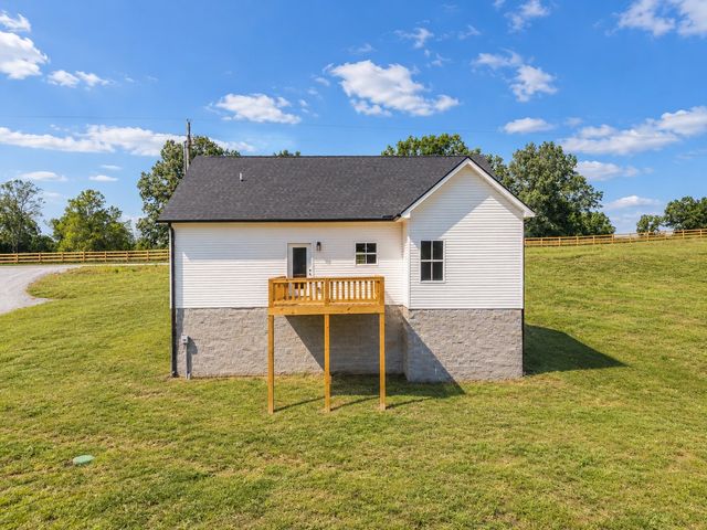 1268 Old County House Road, Charlotte, TN 37036