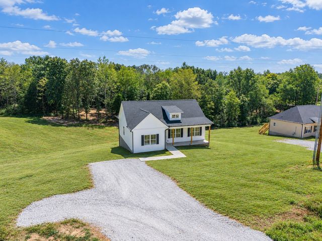 1268 Old County House Road, Charlotte, TN 37036