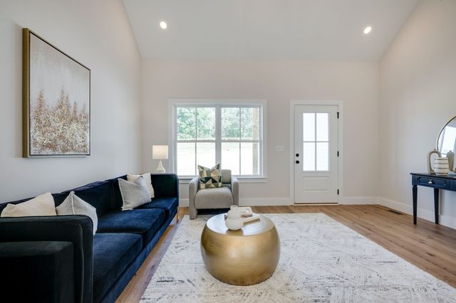 1268 Old County House Road, Charlotte, TN 37036