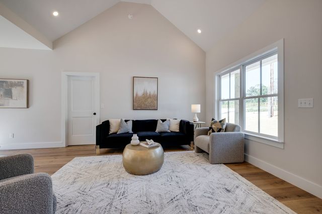 1268 Old County House Road, Charlotte, TN 37036