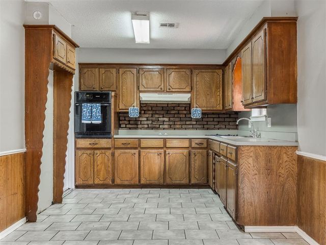 9707 NE 2nd Place, Midwest City, OK 73130