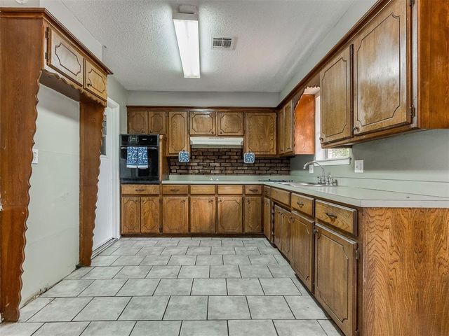 9707 NE 2nd Place, Midwest City, OK 73130