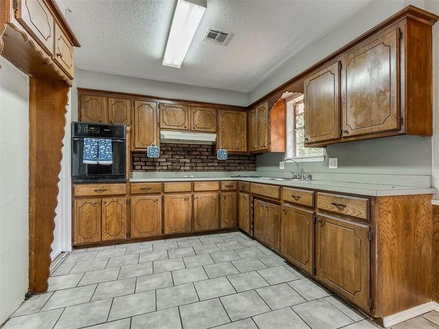 9707 NE 2nd Place, Midwest City, OK 73130
