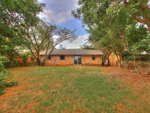 9707 NE 2nd Place, Midwest City, OK 73130