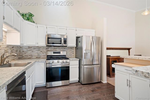 40015 Crosswinds Drive, Novi, MI 48375