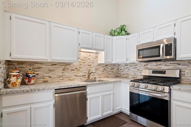 40015 Crosswinds Drive, Novi, MI 48375