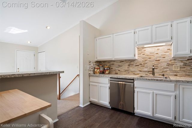 40015 Crosswinds Drive, Novi, MI 48375