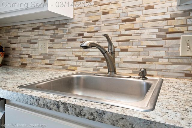 40015 Crosswinds Drive, Novi, MI 48375