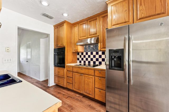 8511 Slant Oak DR, Austin, TX 78729
