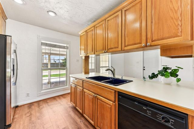 8511 Slant Oak DR, Austin, TX 78729