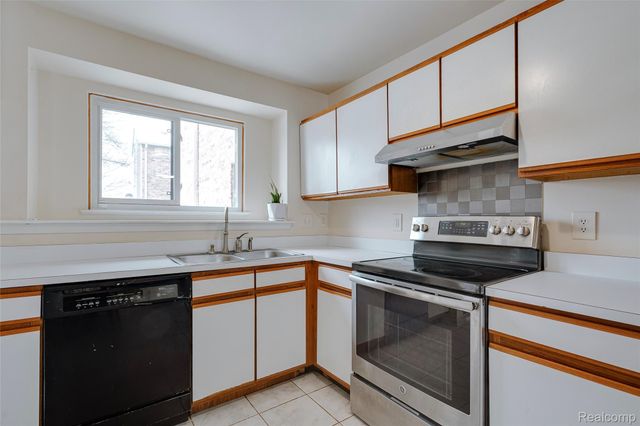 42739 Lilley Pointe Drive 119, Canton Charter Township, MI 48187