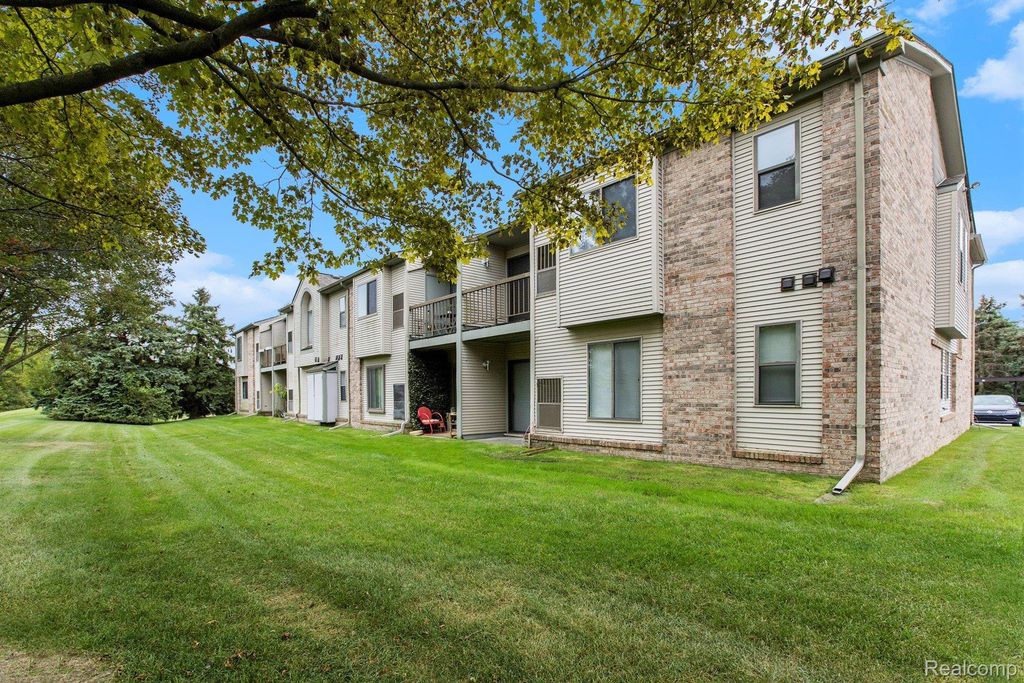 42739 Lilley Pointe Drive 119, Canton Charter Township, MI 48187