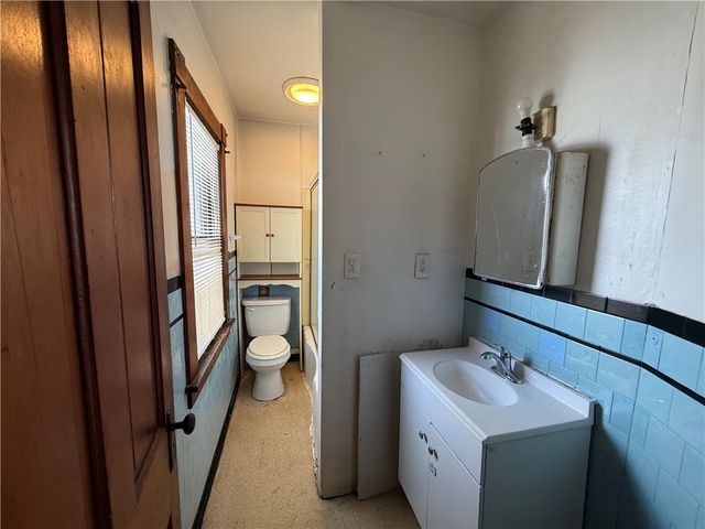 1613 Hanna St, New Castle, PA 16102