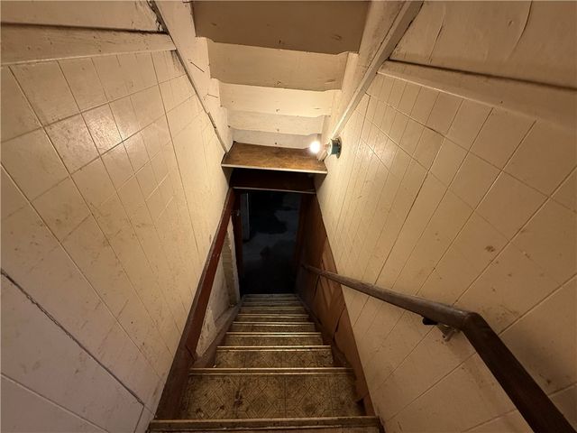 1613 Hanna St, New Castle, PA 16102