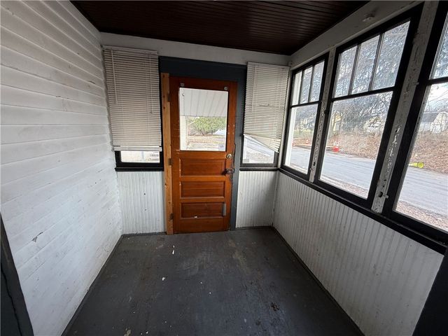 1613 Hanna St, New Castle, PA 16102